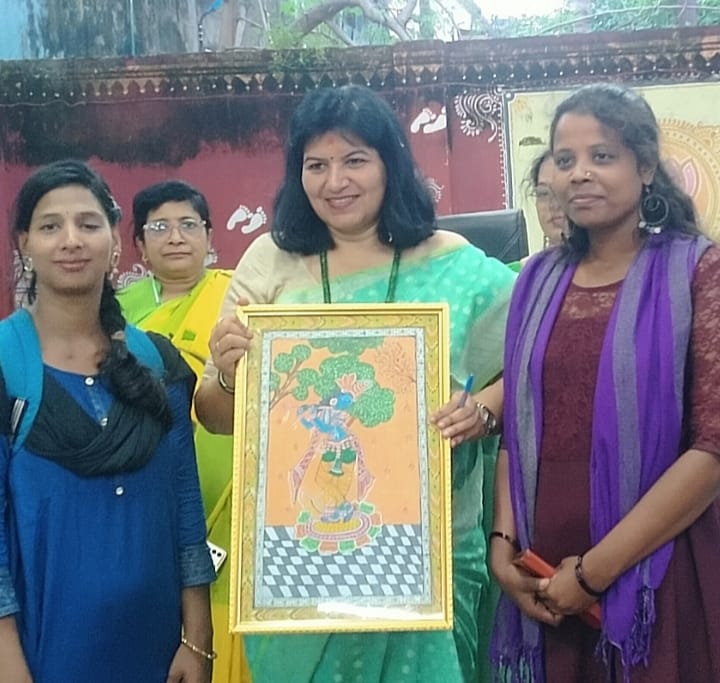 Beating Poverty With Pattachitra, Odisha's Pankajini Mohapatra Paints Her Way To Financial Independence