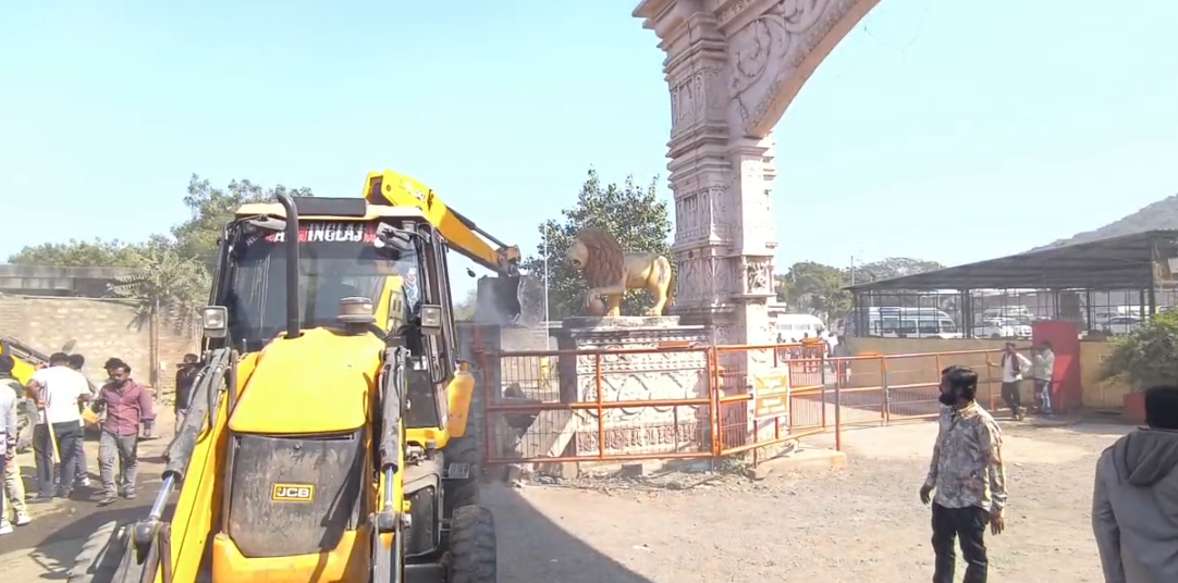 ગેરકાયદેસર દબાણ પર ચાલ્યું બુલડોઝર