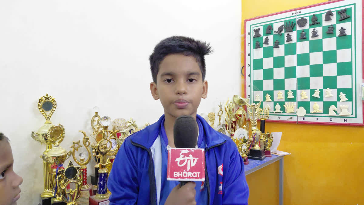 तमिलनाडु के छठी क्लास के छात्र भरत कुमार