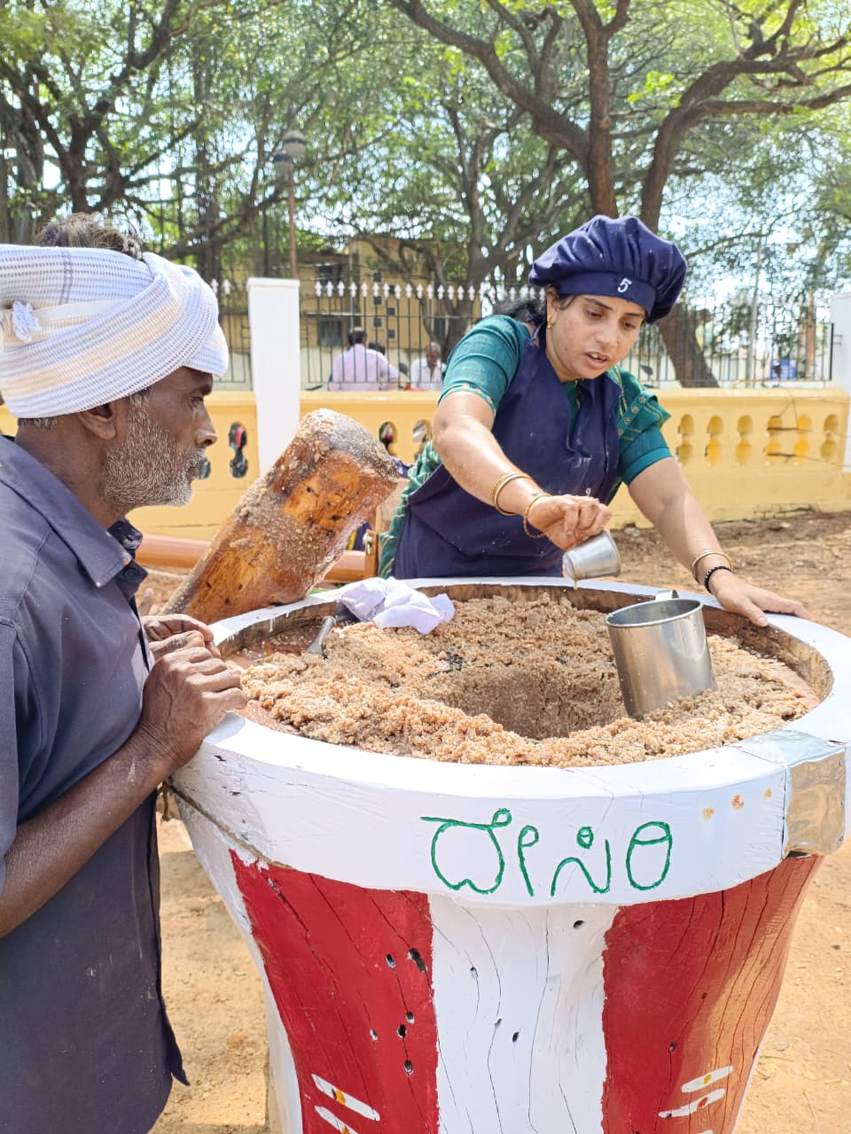 Young people who started the Desiri Naturals Oil business and become successful