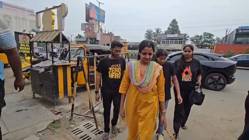 பராசக்தி திரைப்படம் பார்க்க திரையரங்கிற்கு வந்த சிவகார்த்திகேயனின் மனைவி ஆர்த்தி