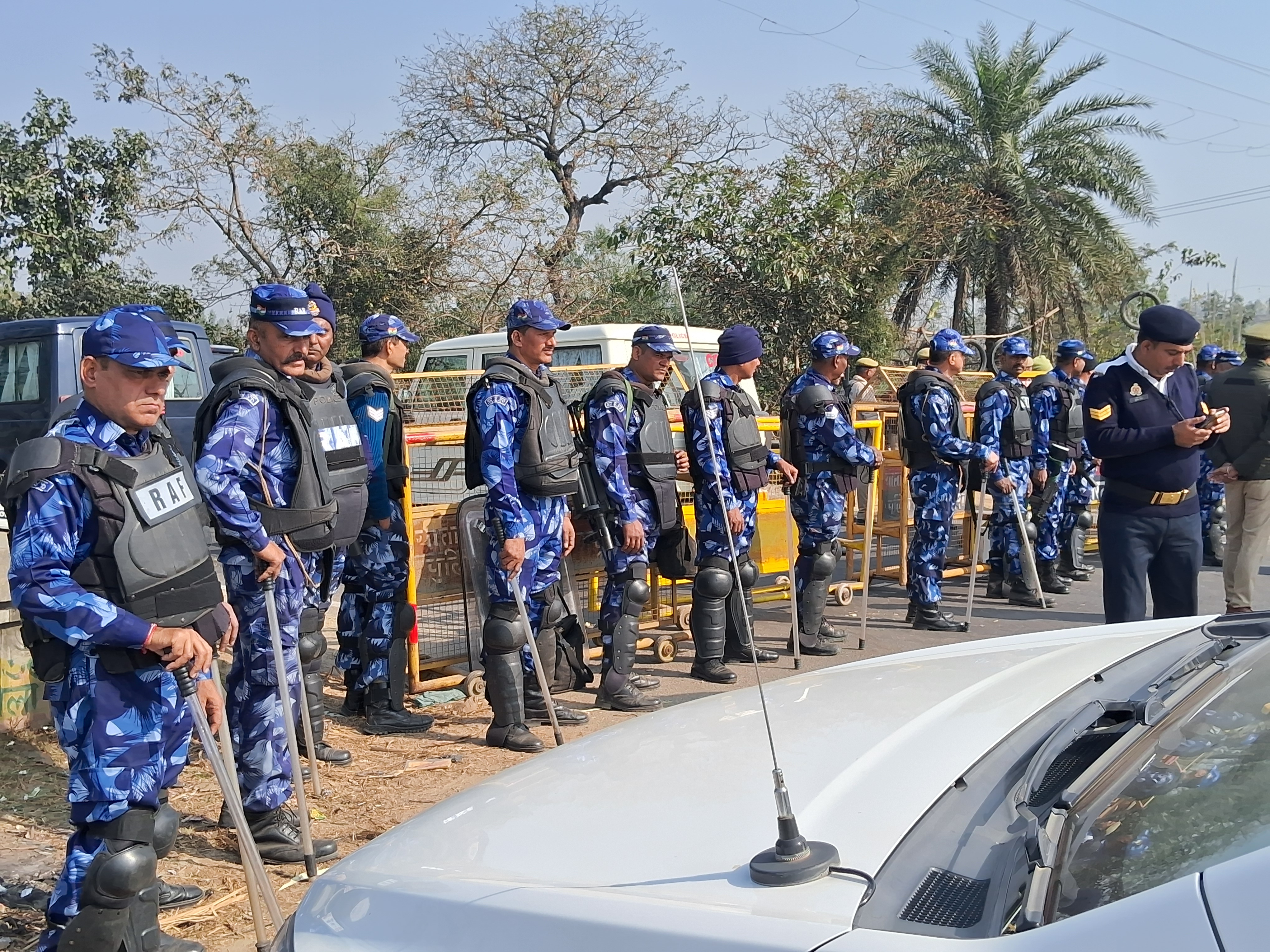 गांव बना छावनी