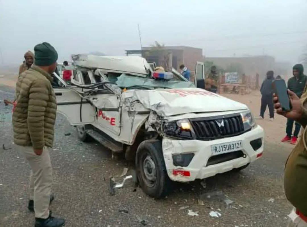 जैसलमेर में दुर्घटनाग्रस्त पुलिसकर्मियों की कार