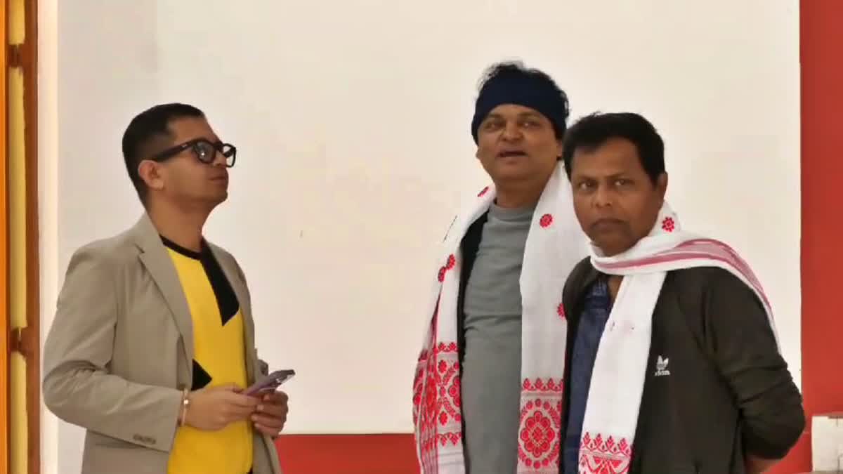 বলীউডৰ পৰিচালকে অসমৰ শিল্পীক লৈ নিৰ্মাণ কৰিব এখন অসমীয়া-হিন্দী ছবি