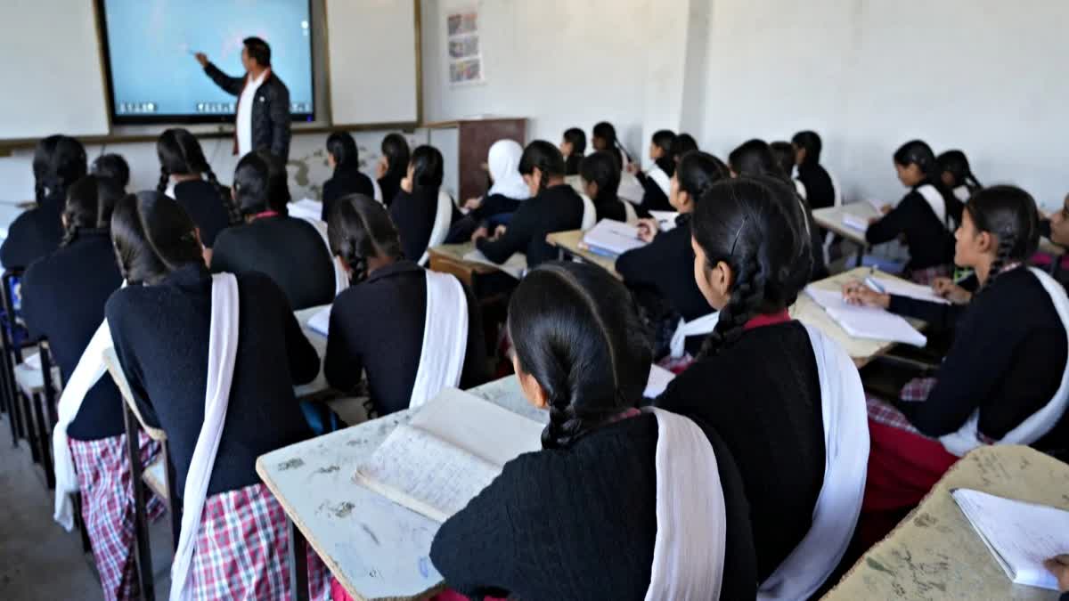 HIMACHAL SCHOOLS MOBILE BAN