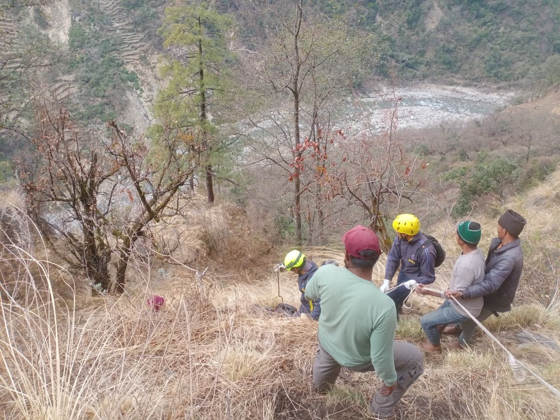 WOMAN FELL FROM HILL