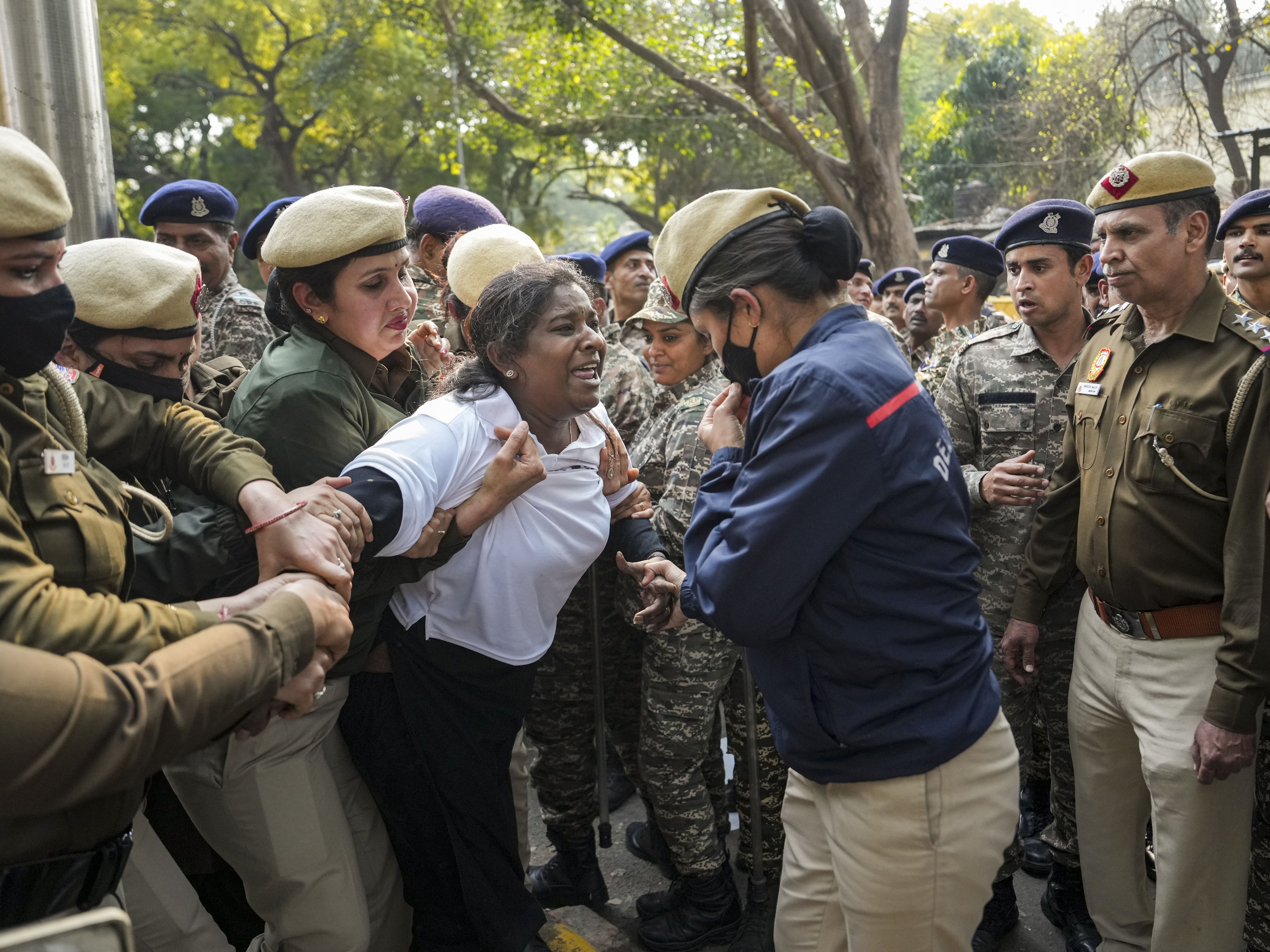 انڈین یوتھ کانگریس   نے منگل کو وزیر اعظم نریندر مودی کے خلاف احتجاج کیا