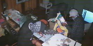 Massive Robbery At Jewelry Store
