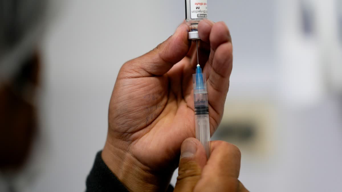 GOVERNMENT VS PRIVATE VACCINATION  GOVERNMENT VACCINATION BENEFITS  PRIVATE VACCINATION BENEFITS  GOVT OR PRIVATE WHICH IS BETTER