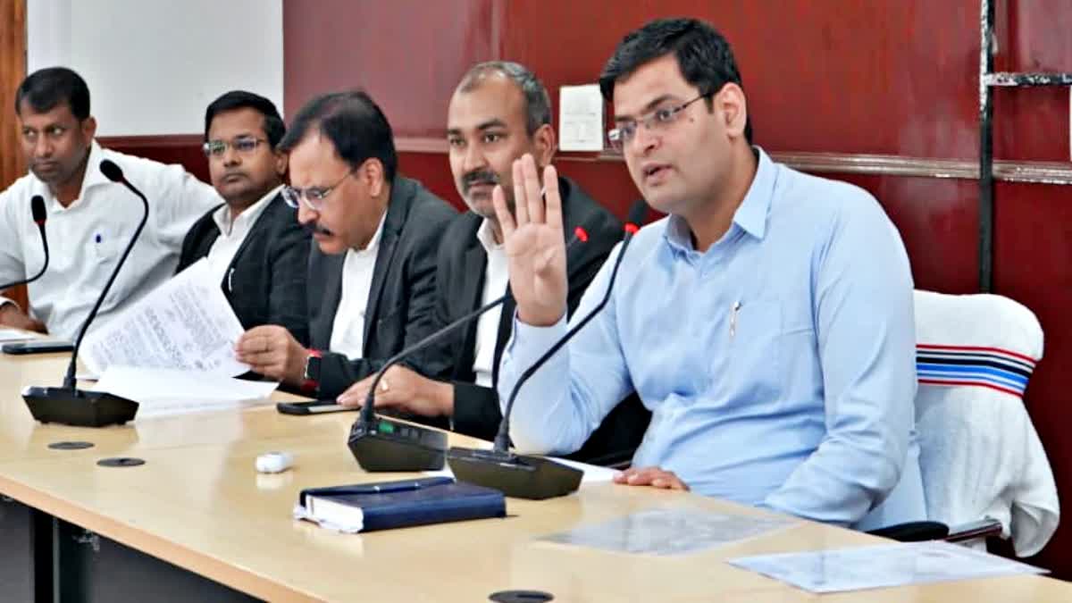 Araria DM Vinod Duhan
