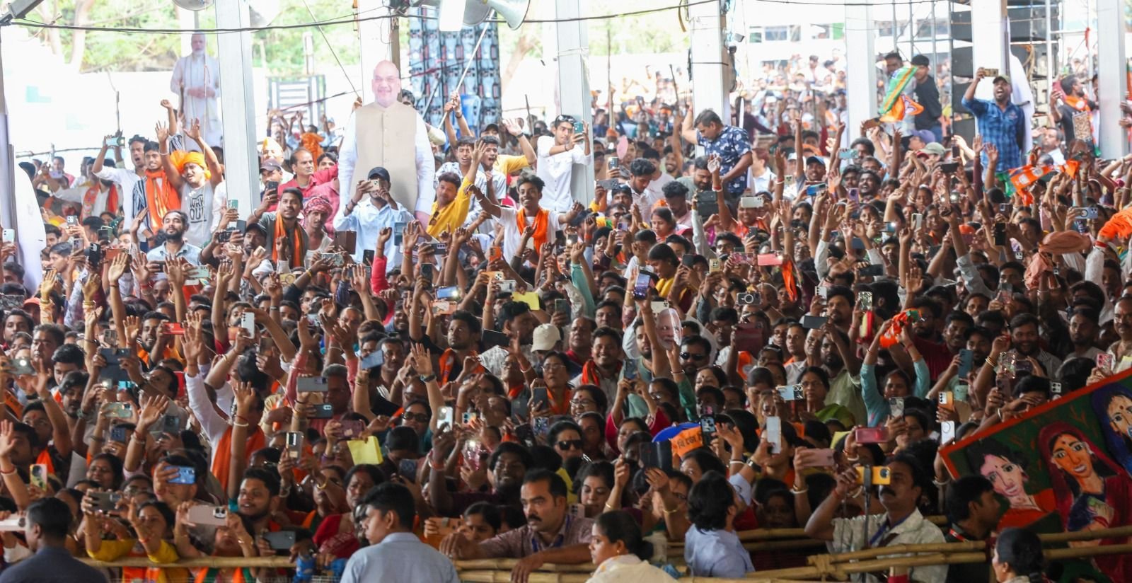 पीएम मोदी की आसनसोल रैली में आई भीड़