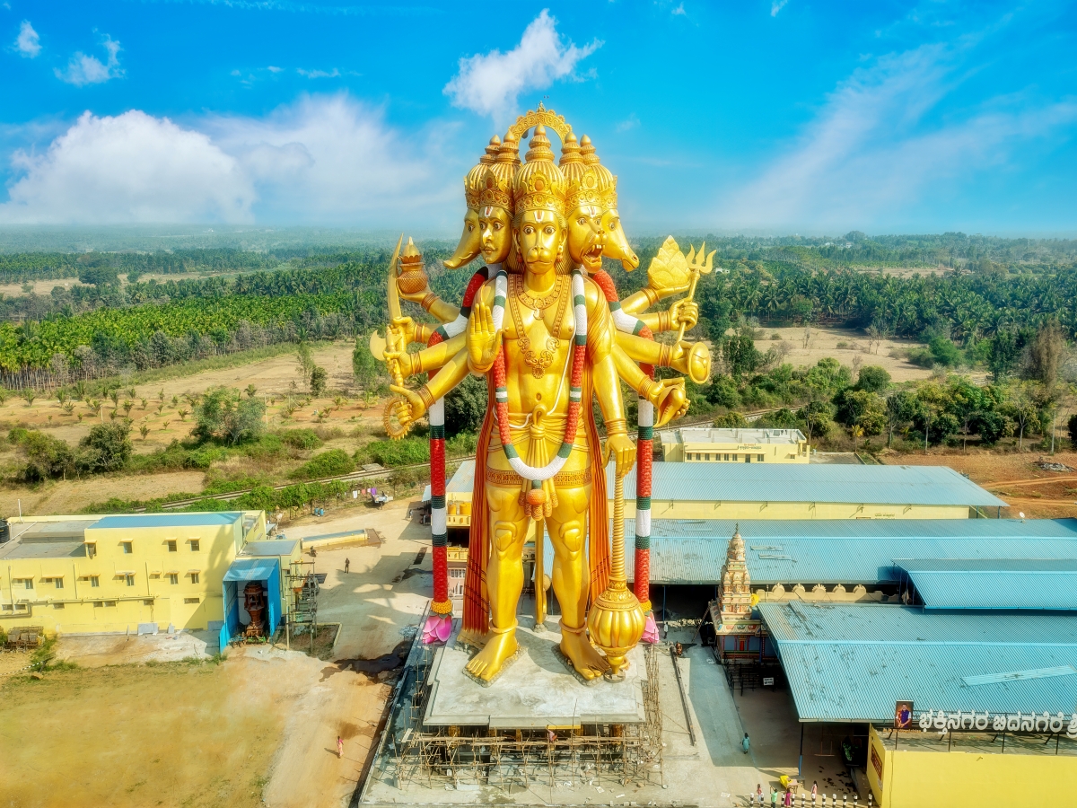అక్కడ స్త్రీ రూపంలో హనుమంతుడు - ఇక్కడ ఆరు అంగుళాల అంజనీసుతుడు!
