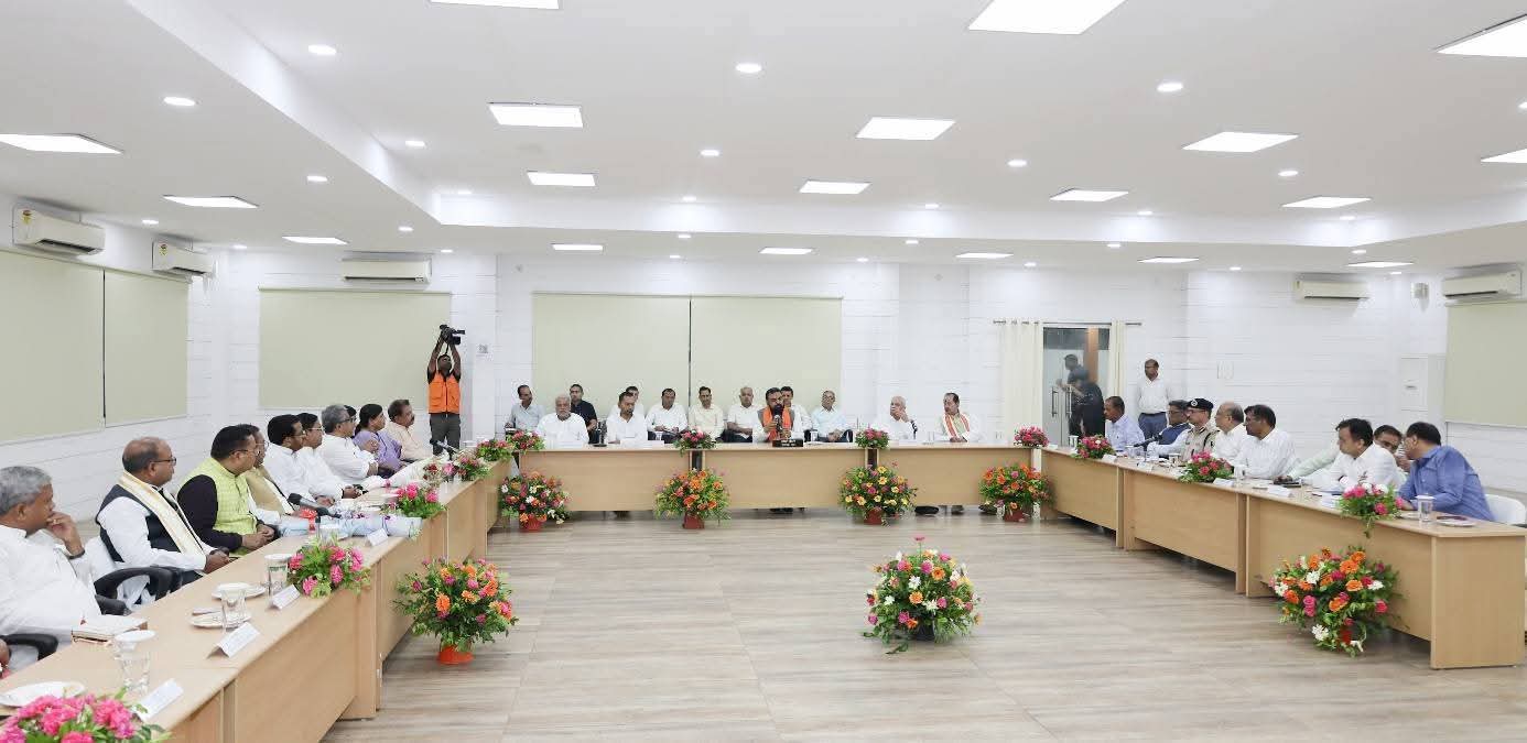 नीतीश के चहेते पुराने अफसरों को सम्राट ने हटाया