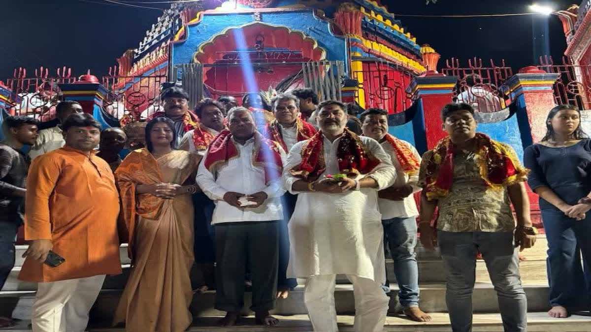rajya-sabha-candidate-pranav-jha-offered-prayers-at-chhinnamastika-temple