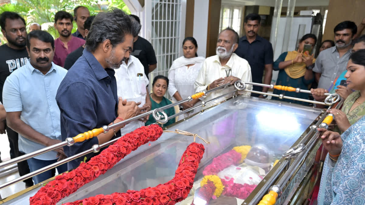 இயக்குநர் இமயம்' பாரதிராஜாவுக்கு தென்னிந்திய திரையுலகம் அஞ்சலி - சொந்த  ஊரில் நாளை மாலை இறுதிநிகழ்ச்சி