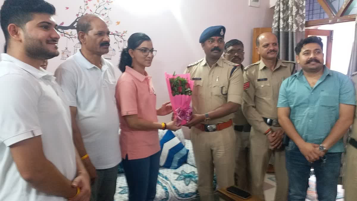 Priya Malviya, daughter of a Chhindwara police officer, has been selected as a Flying Officer in the Indian Air Force.