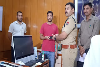 Returning a lost mobile phone to its owner