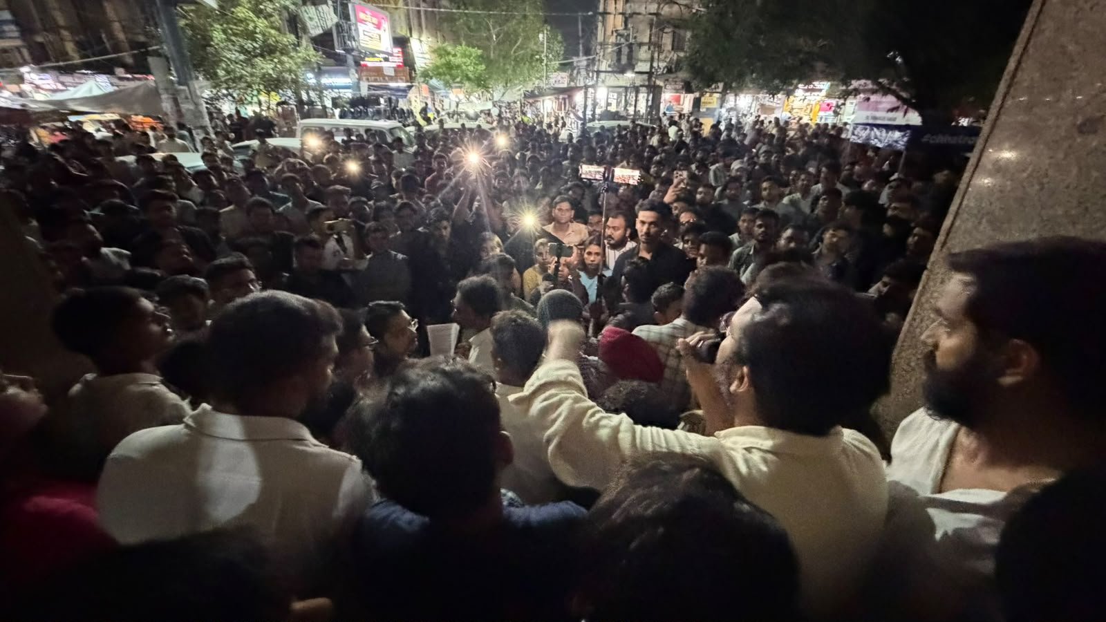 cjp founder abhijeet dipke arrives in mukherjee nagar interacts with upsc ssc candidates protest continues at jantar mantar for 21 days Urdu News