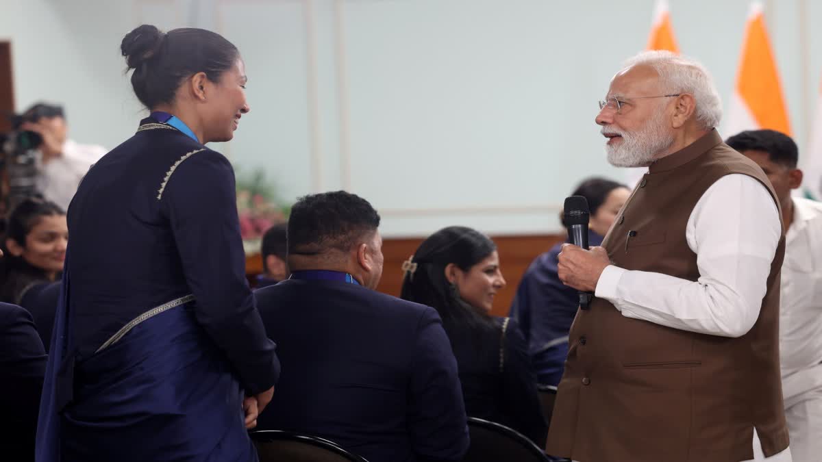 PM मोदी की कॉमनवेल्थ चैंपियन खिलाड़ियों से मुलाकात