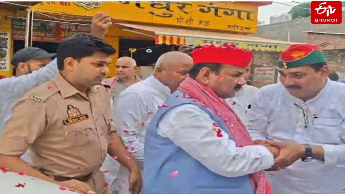 पूर्व विधायक सुधाकर सिंह को श्रद्धांजलि अर्पित करने पहुंचे समाजवादी पार्टी के प्रदेश अध्यक्ष श्यामलाल पाल.