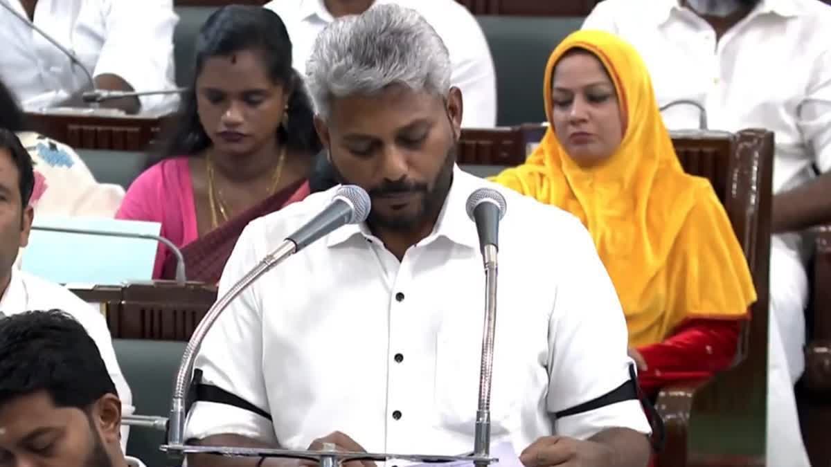 பேரவையில் உரையாற்றும் அமைச்சர் மரிய வில்சன்
