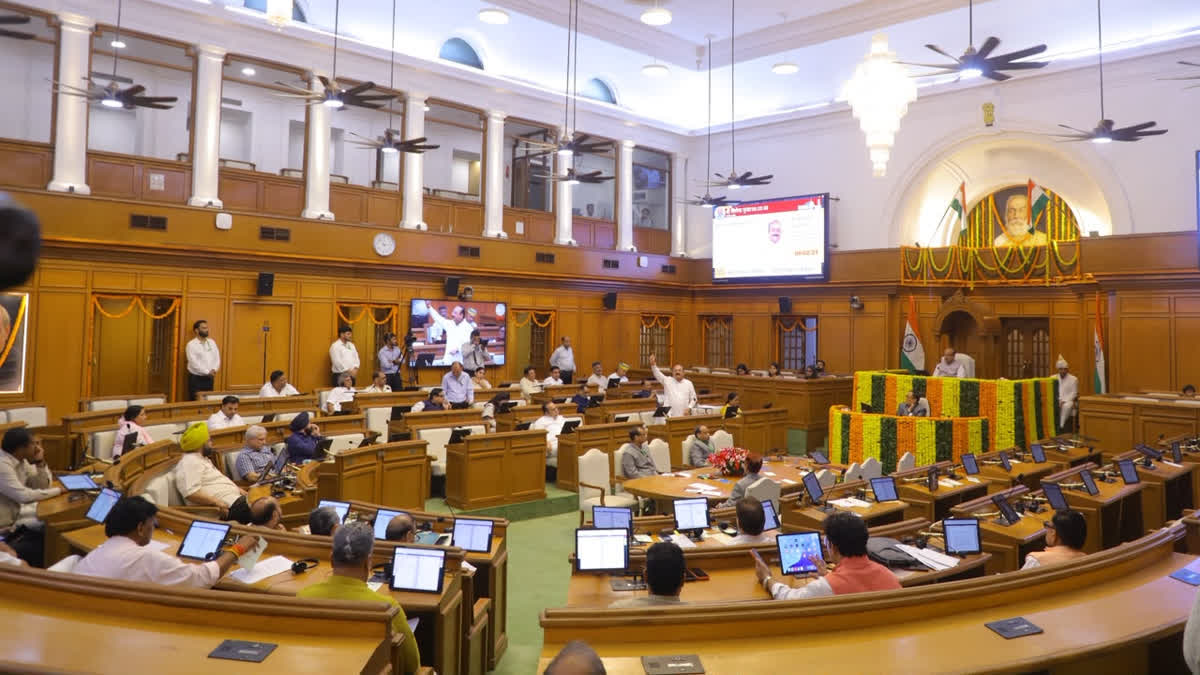 दिल्ली विधानसभा में पेश सीएजी रिपोर्ट