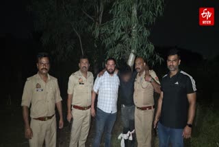 आरोपी के साथ पुलिस की मुठभेड़