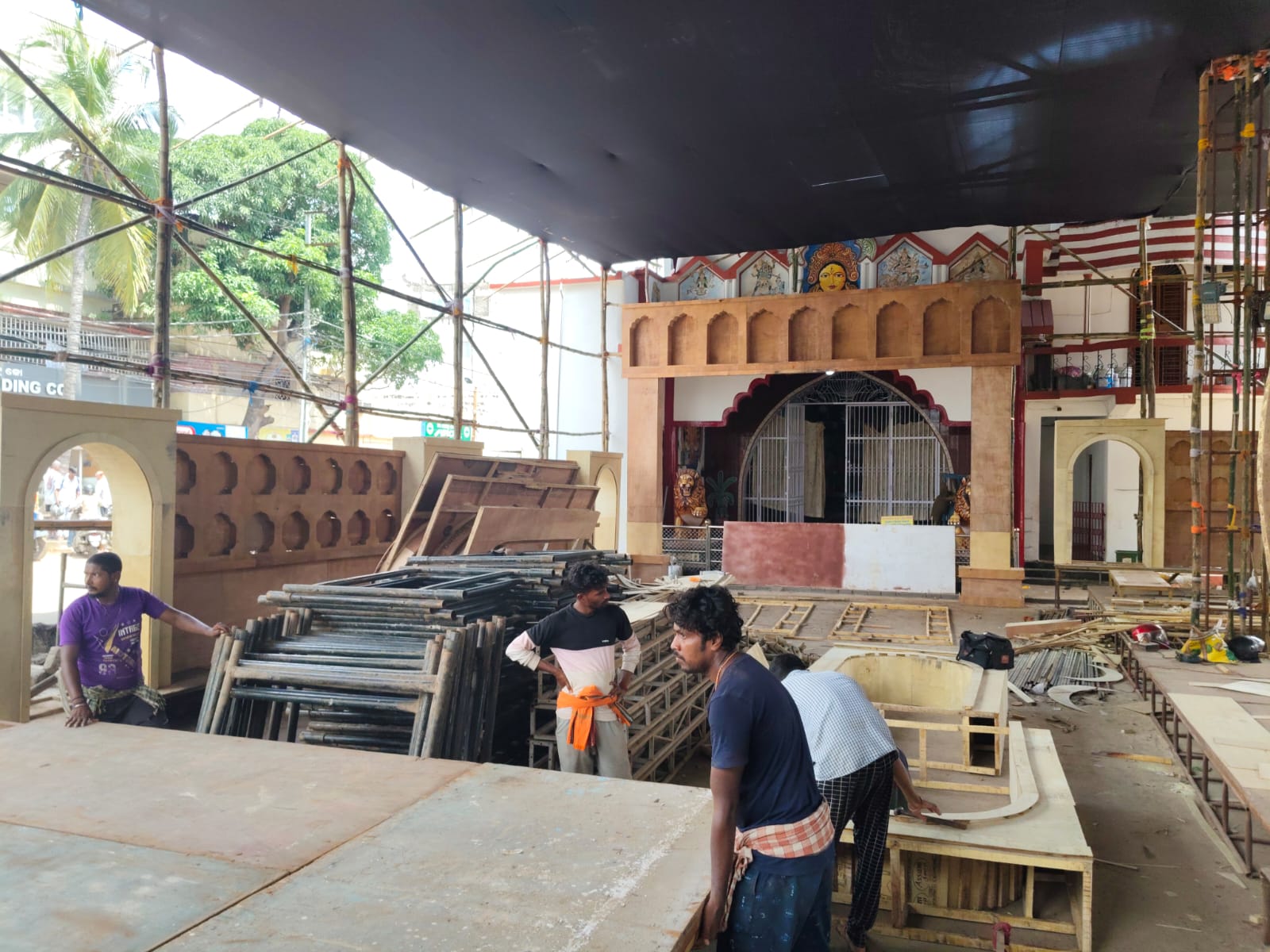 Bhubaneswar Durga Puja: Pandals With Ramoji Film City's Mahabharat Set, Peacock And Kuchipudi-Themed Gates To Steal Show