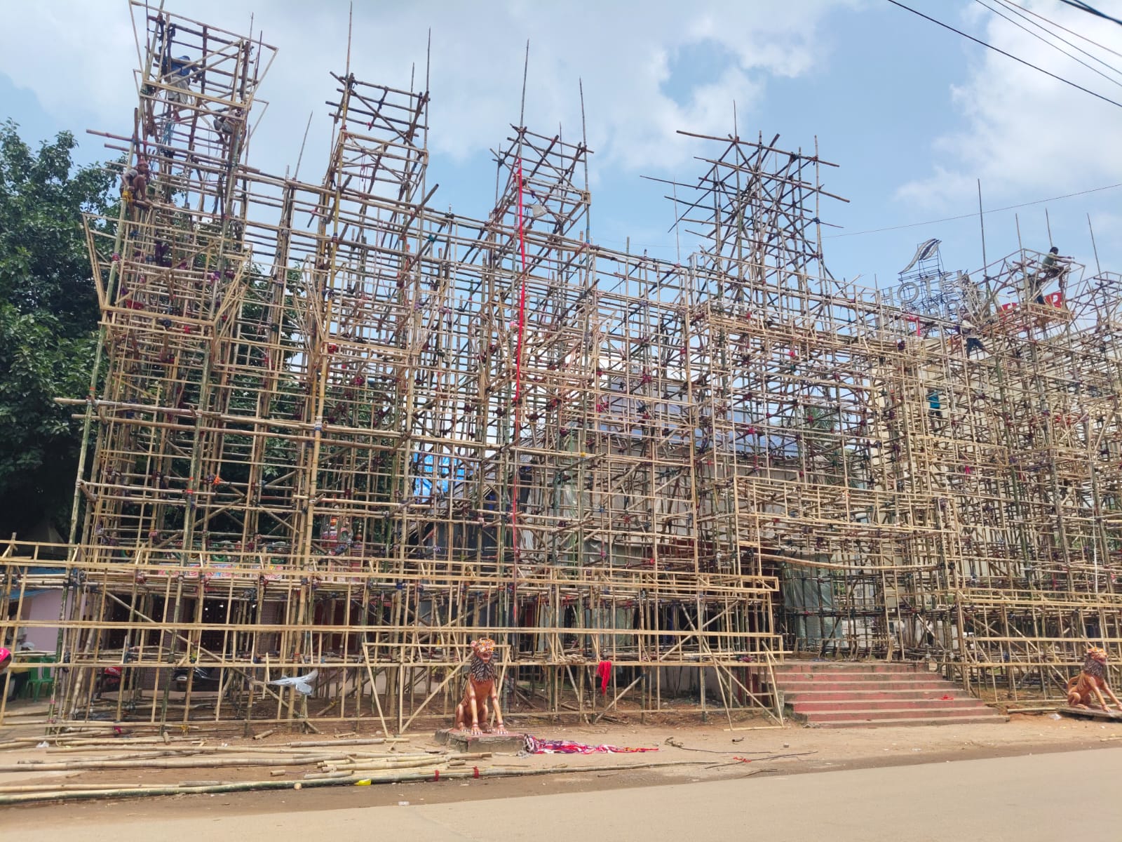 Bhubaneswar Durga Puja: Pandals With Ramoji Film City's Mahabharat Set, Peacock And Kuchipudi-Themed Gates To Steal Show