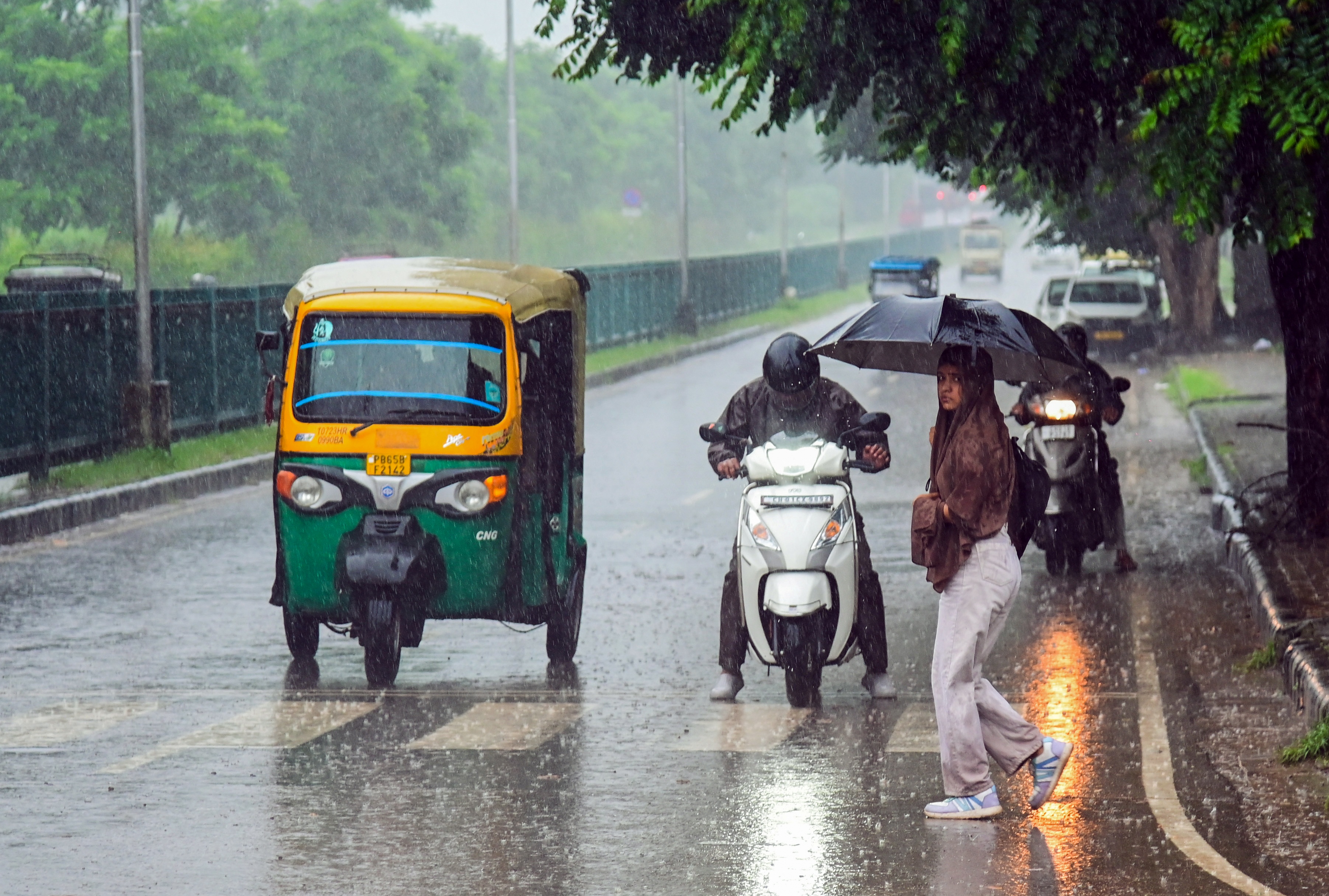 weather forecast heavy rain alert in Hyderabad Telangana Tamil Nadu Puducherry