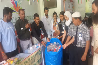 پلاسٹک لائیں، مفت کتابیں اور اسٹیشنری حاصل کریں: چھندواڑہ اسکول کا منفرد اقدام