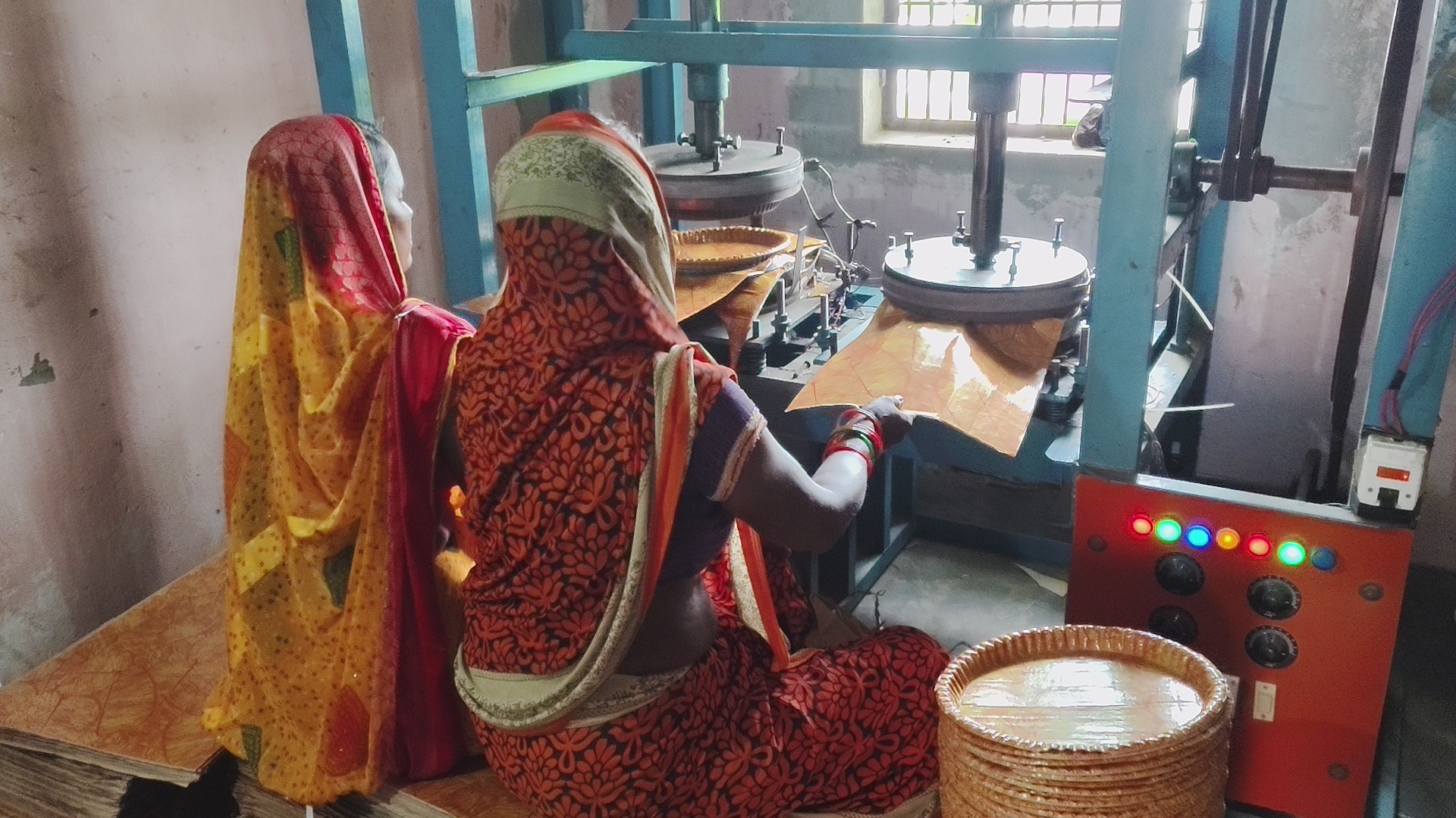 Mohammadpur village has 35 advenced Dona Pattal making machines opearted by 300 women.