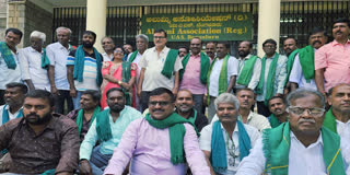 ಎಥೆನಾಲ್ ಬಳಕೆ ವಿರೋಧಿಸುವ ರಾಜಕೀಯ ಪಕ್ಷಗಳ ವಿರುದ್ಧ ಉಗ್ರ ಹೋರಾಟ: ಕುರುಬೂರು ಶಾಂತಕುಮಾರ್ ಎಚ್ಚರಿಕೆ Karnataka Farm Group Kuruboor Shanthakumar ಎಥೆನಾಲ್ ಬಳಕೆ Sugar Cane growers association Ethanol Use