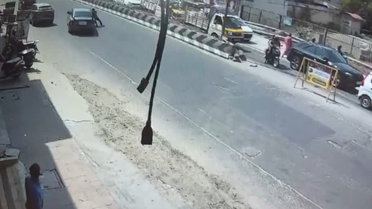 கோவையில் காரோடு இழுத்துச் செல்லப்பட்ட ஆட்டோ ஓட்டுநர்! பட்டப்பகலில் நடந்த பயங்கரம்!!