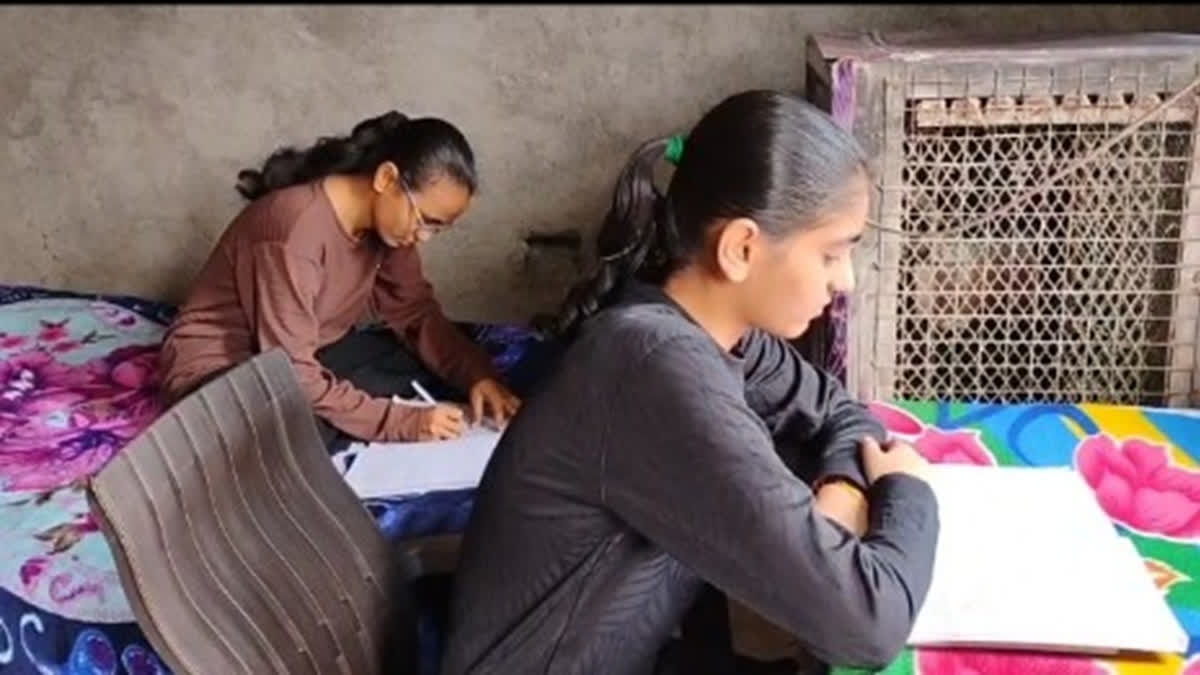 MH Daughters of farmers passing NEET exam for MBBS