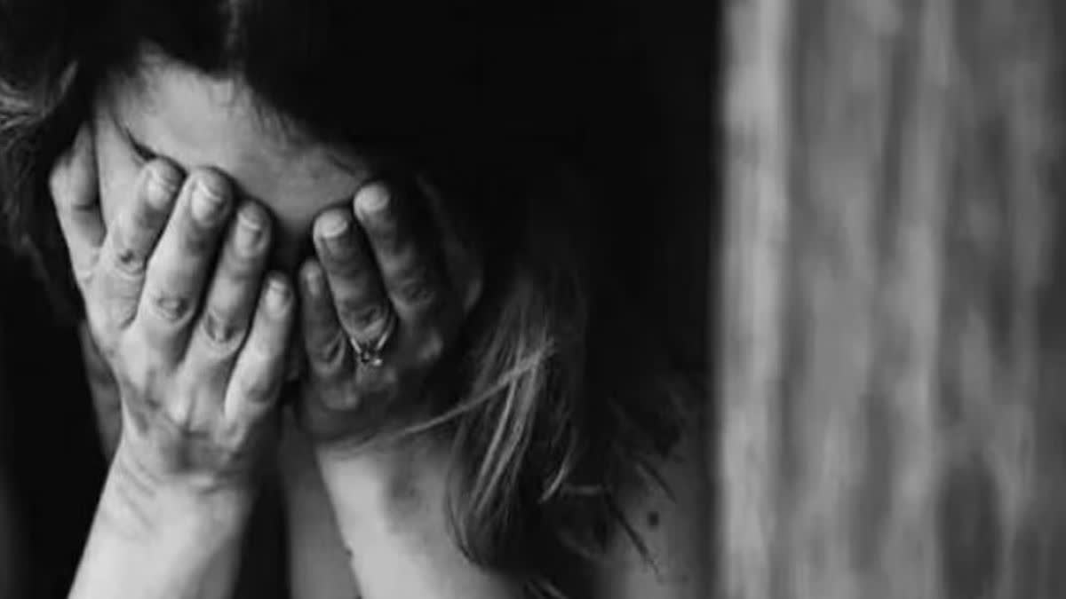 PART TIME COLLEGE LECTURER DETAIN