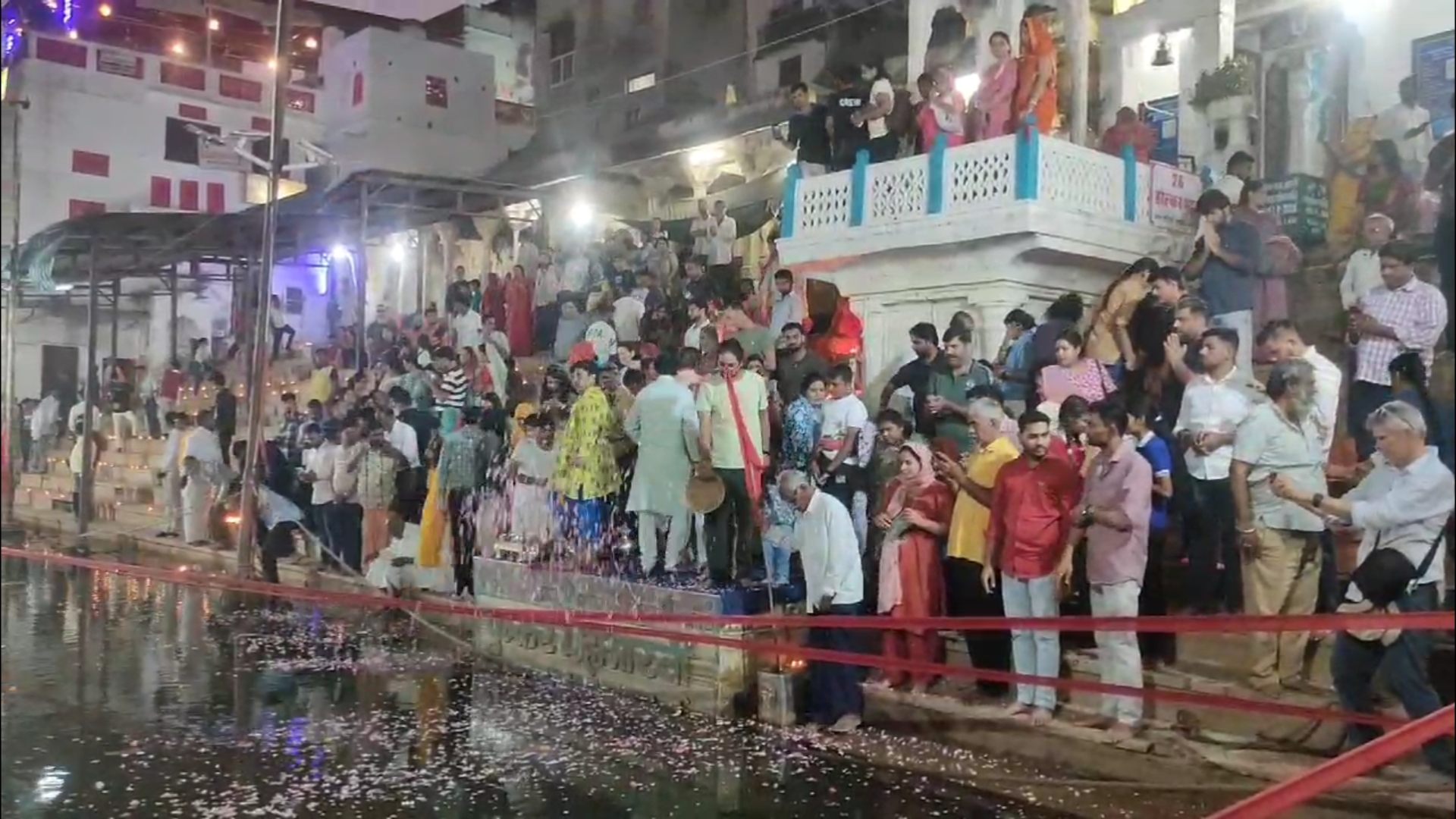 अंतरराष्ट्रीय पुष्कर मेला : पवित्र सरोवर के 52 घाटों पर रंगोली बनाकर किया  गया दीपदान, महाआरती से माहौल हुआ दिव्य