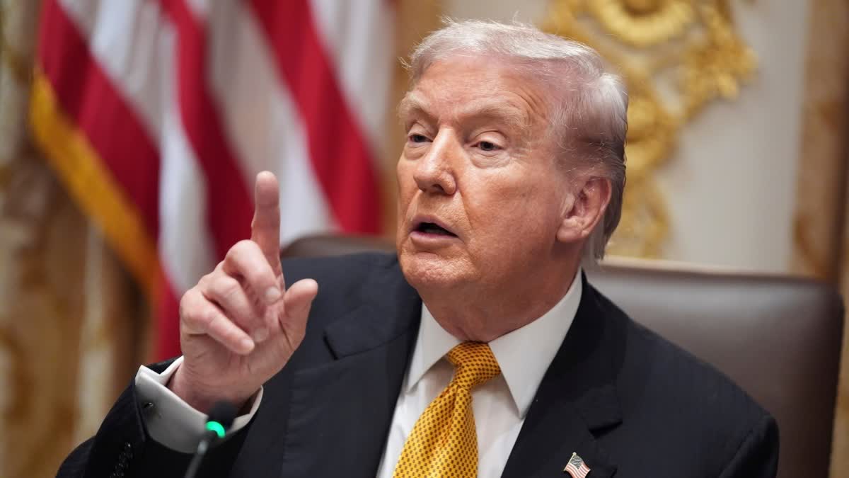 வரிகளை எதிர்ப்பவர்கள் முட்டாள்கள்! அமெரிக்கர்களுக்கு தலா 2 ஆயிரம்  டாலர்கள்!” - டிரம்ப் அறிவிப்பு!