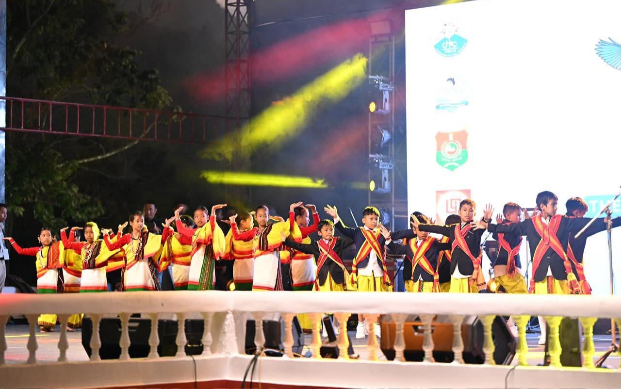 jatinga festival 2025 singer Shaan pays tribute to zubeen garg by singing Maya Mathu Maya