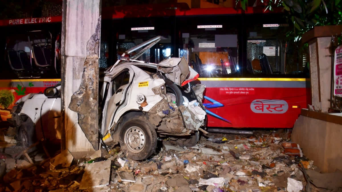 Mumbai Bus Crash: Death Toll Rises To 7, 42 Injured; Forensic Team Reaches Accident Spot Mumbai Bus Crash: Death Toll Rises To 6, 43 Injured; Forensic Team Reaches Accident Spot