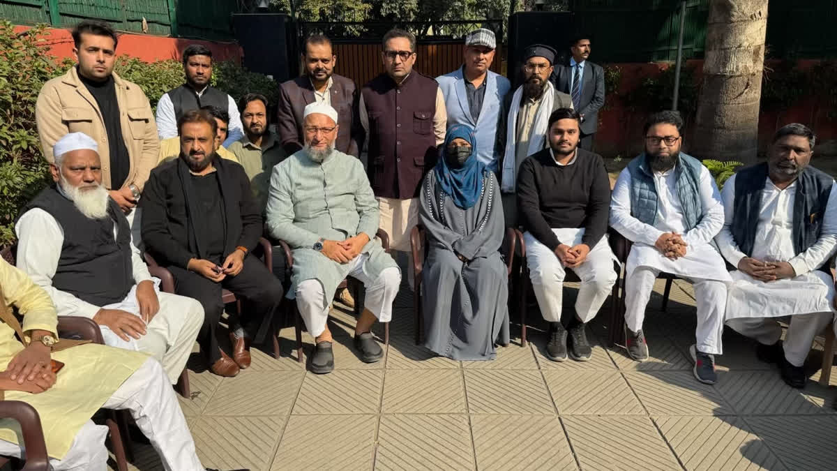 Asaduddin Owaisi's AIMIM Fields 2020 Delhi Riots Accused Tahir Husasian For Assembly Polls Former Aam Aadmi Party corporator and the main accused in the Delhi riots, Tahir Hussain, will be the candidate of Asaduddin Owaisi's party, AIMIM, from the Mustafabad assembly constituency.
