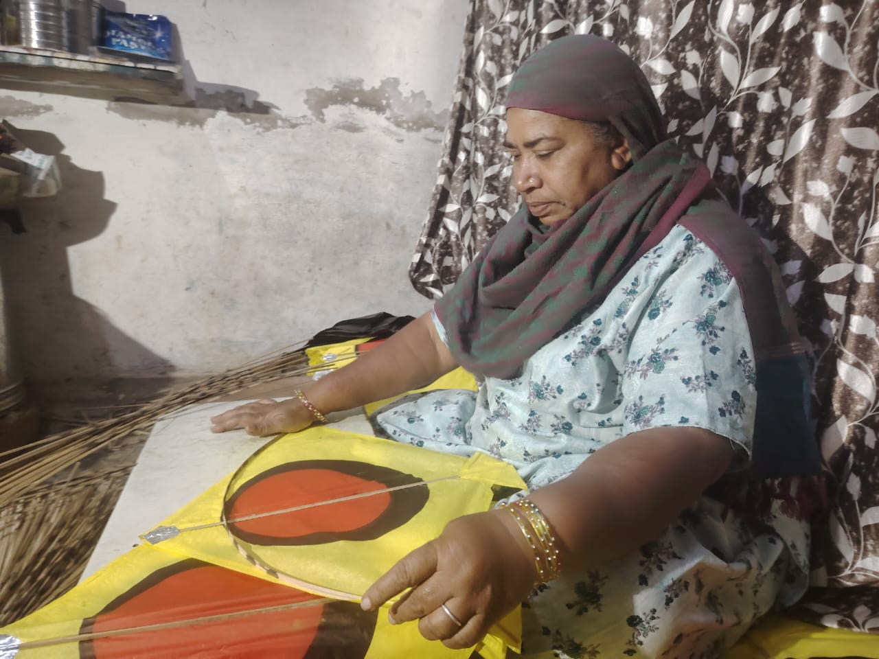 પતંગ બનાવીને જમાલપુરની મહિલાઓ બની આત્મનિર્ભર