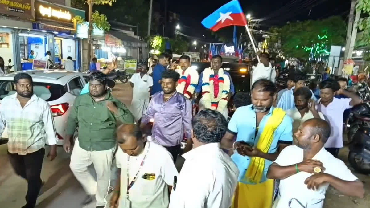 ஊர்வலமாக வந்த விசிகவினர்