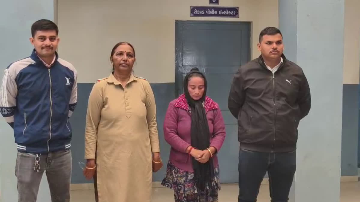 જ્વેલર્સ શો રૂમમાં ચોરી કરતી મહિલા ઝડપાઈ