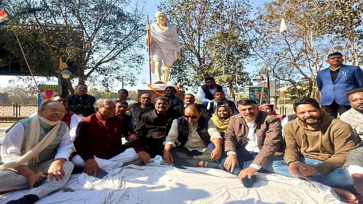 Congress leaders observed one day fast as part of MGNREGA Bachao Sangram campaign in Ranchi