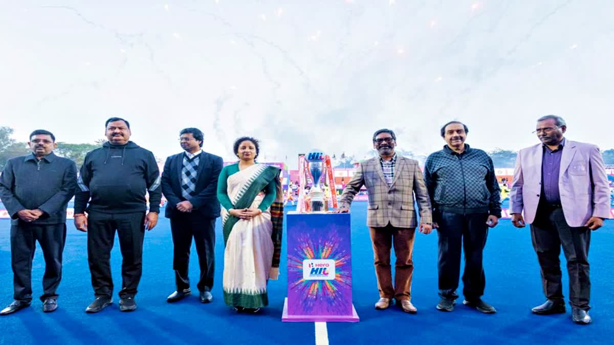 CM Hemant Soren enjoyed watching Hockey India League match In Ranchi