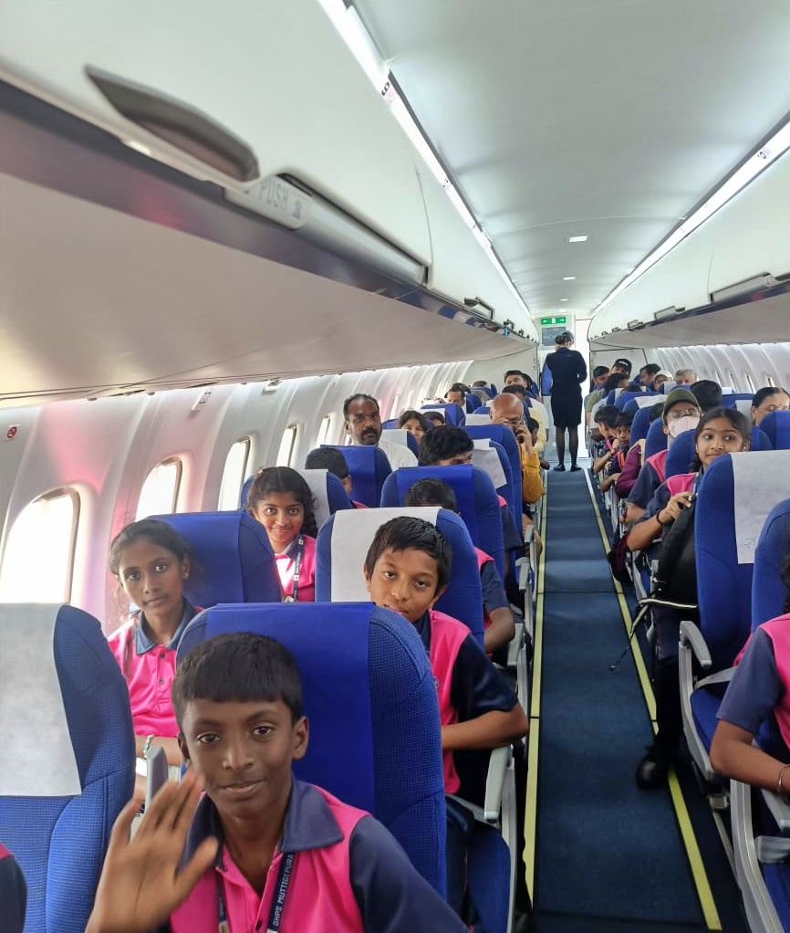 students-from-muthigepura-government-higher-primary-school-in-mudigere-taluk-were-taken-on-a-trip-by-plane