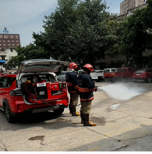 दिल्ली फायर सर्विस में दमकलकर्मी