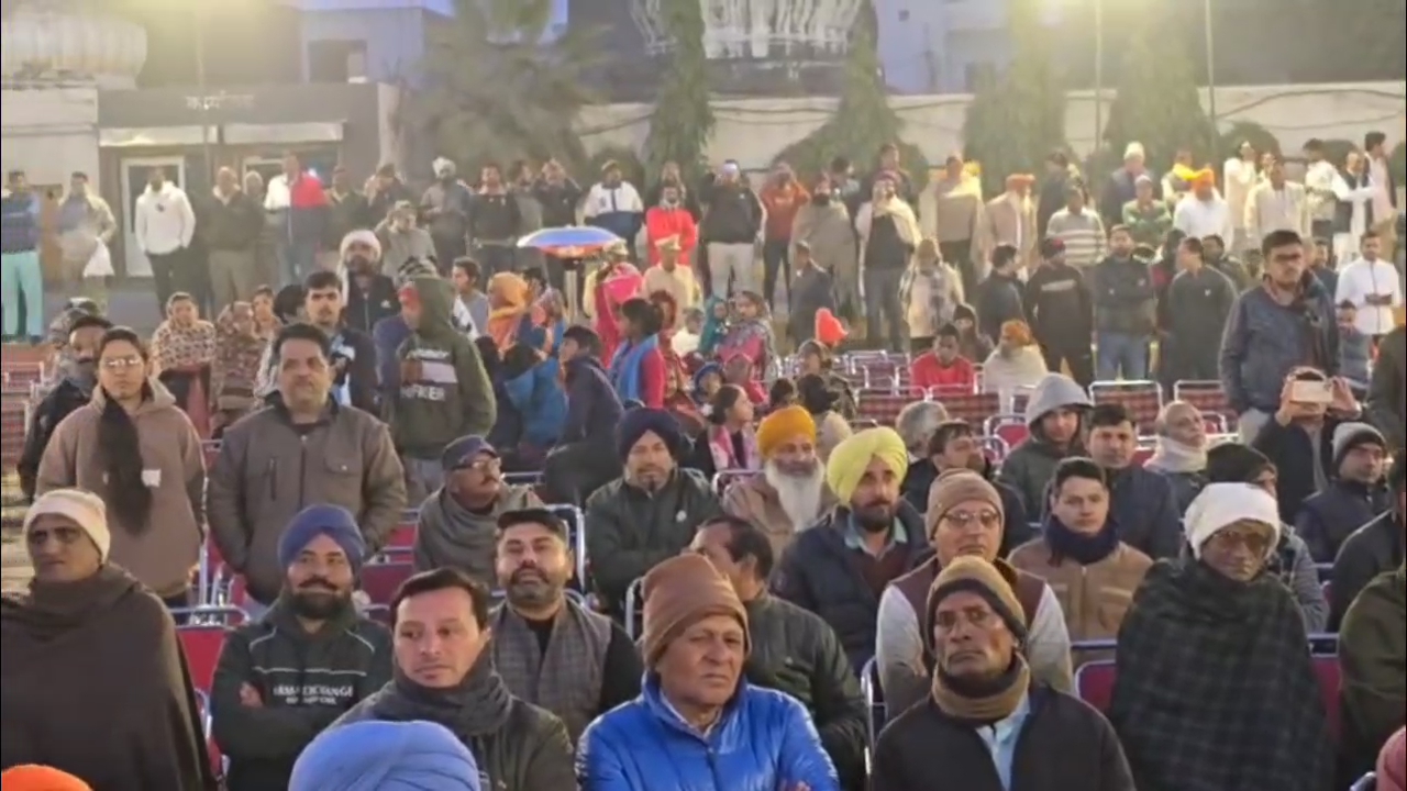 Chief Minister Nayab Saini arrived in Ladwa Kurukshetra with his wife celebrated Lohri with the people