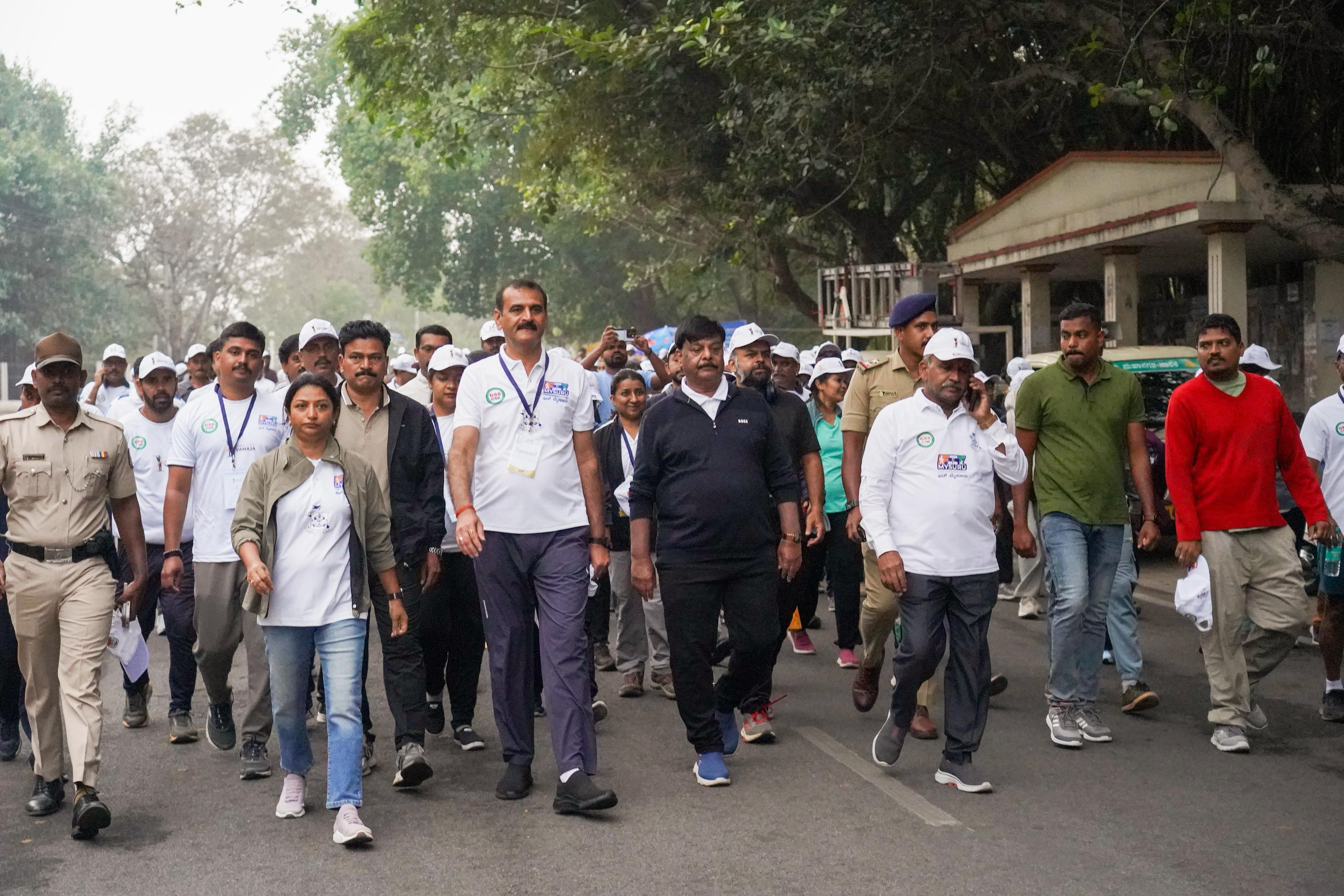 12000-people-participate-in-fit-mysuru-walkathon